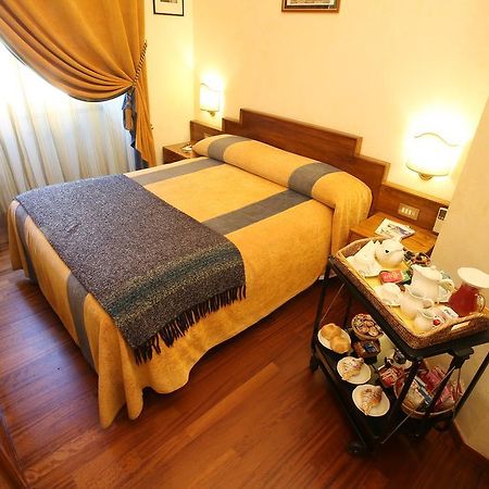 Bed and Breakfast Al Colonnato Di San Pietro Rom Exterior foto