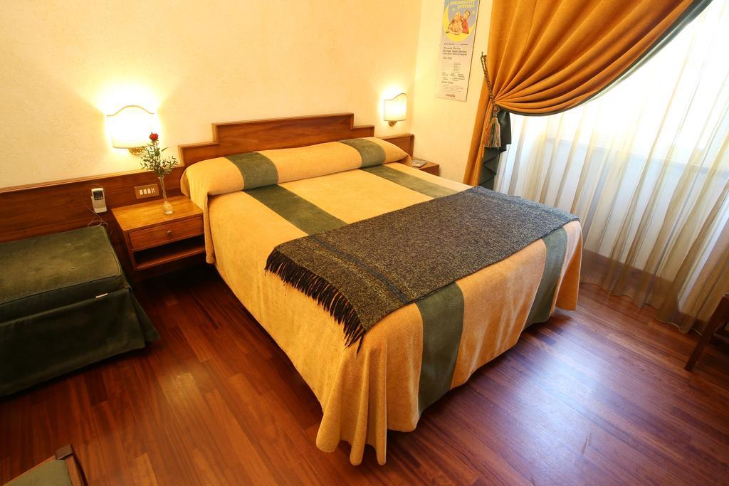 Bed and Breakfast Al Colonnato Di San Pietro Rom Exterior foto