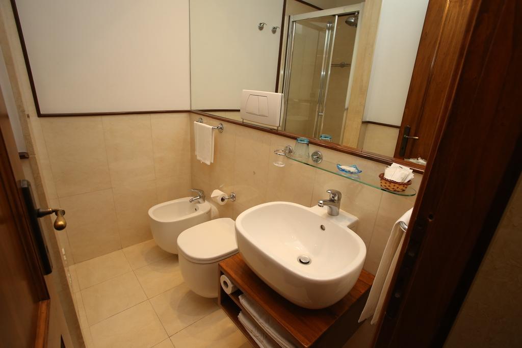 Bed and Breakfast Al Colonnato Di San Pietro Rom Exterior foto