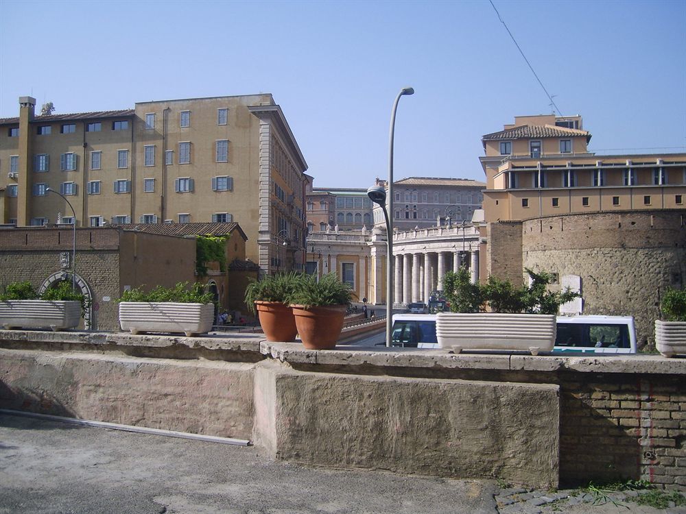 Bed and Breakfast Al Colonnato Di San Pietro Rom Exterior foto