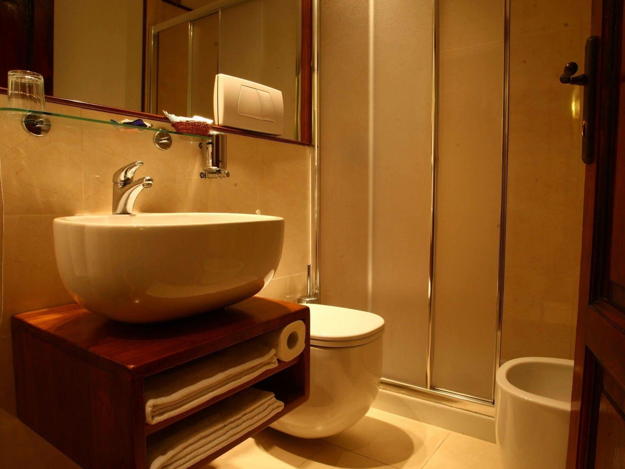 Bed and Breakfast Al Colonnato Di San Pietro Rom Exterior foto
