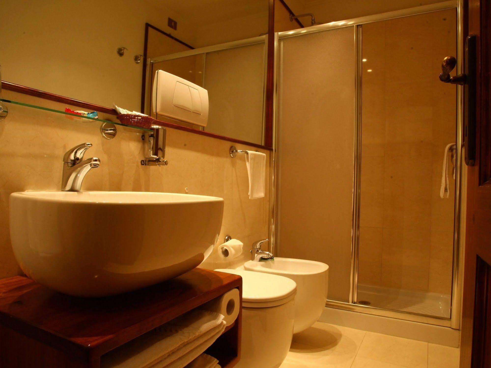 Bed and Breakfast Al Colonnato Di San Pietro Rom Exterior foto