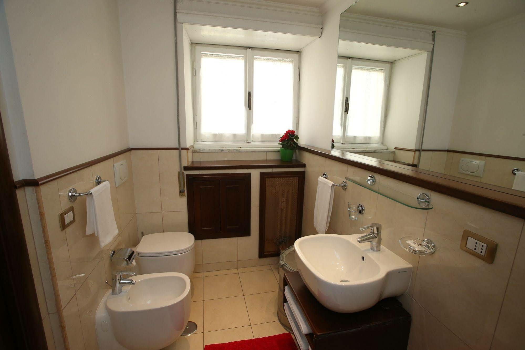 Bed and Breakfast Al Colonnato Di San Pietro Rom Exterior foto