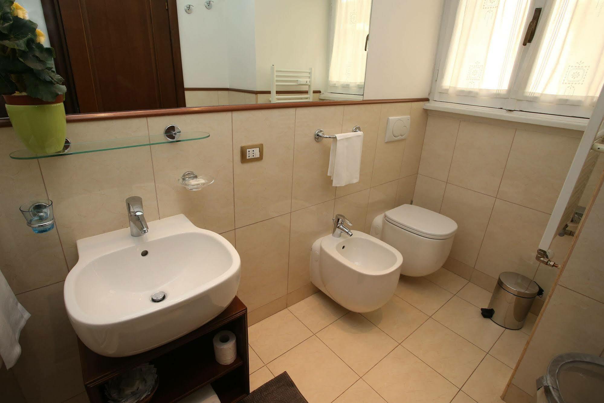 Bed and Breakfast Al Colonnato Di San Pietro Rom Exterior foto