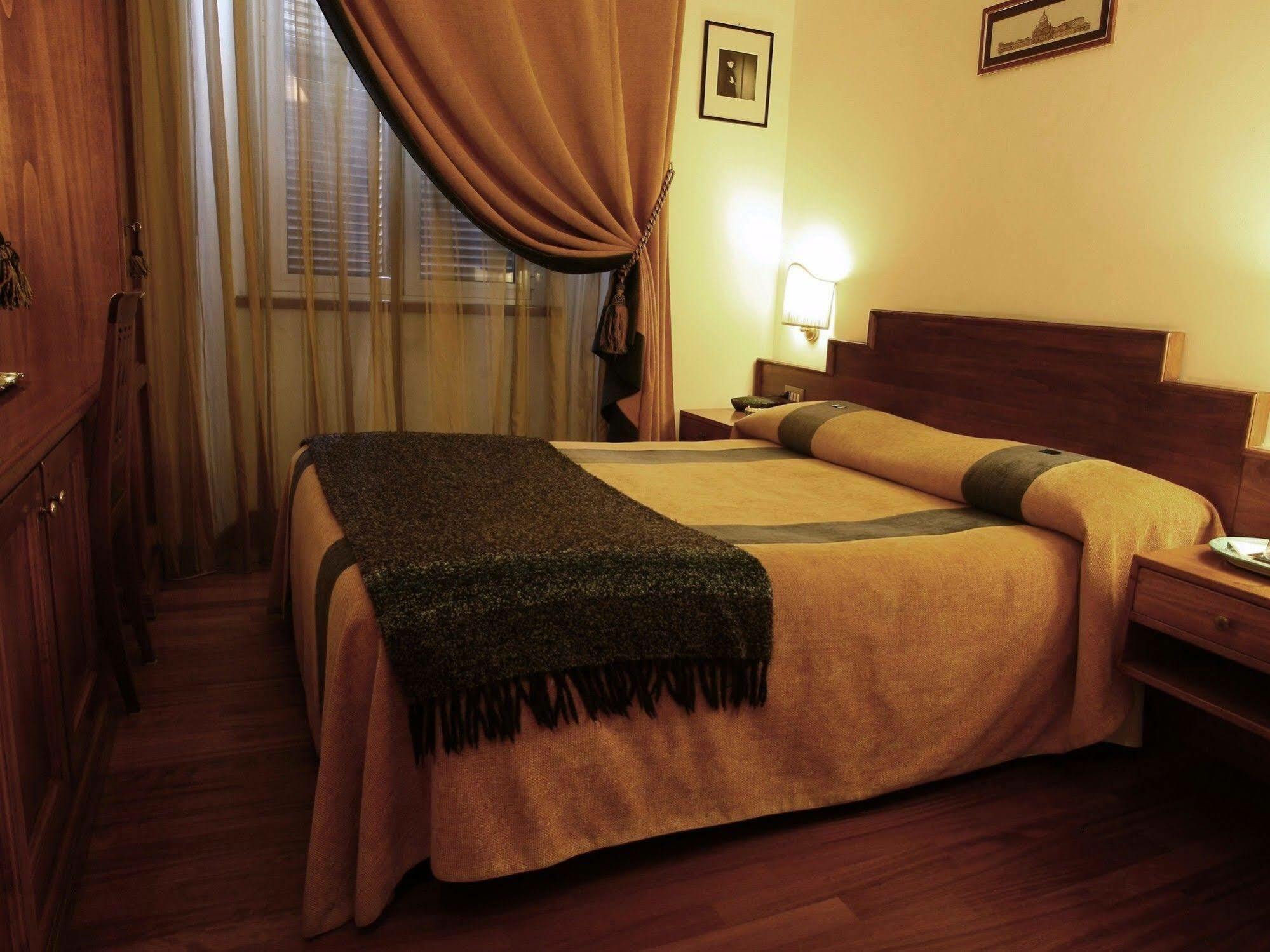 Bed and Breakfast Al Colonnato Di San Pietro Rom Exterior foto
